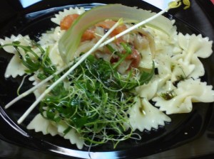 Farfalle con vinagreta de eneldo y limón